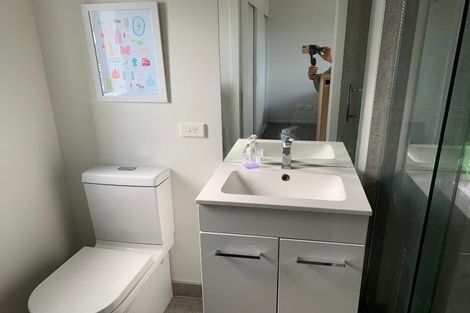 Photo of property in 2/100 Eversleigh Road, Belmont, Auckland, 0622