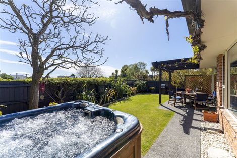 Photo of property in 38 Beach Road, North New Brighton, Christchurch, 8083