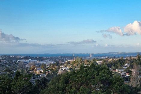 Photo of property in 315 Glenfield Road, Glenfield, Auckland, 0629