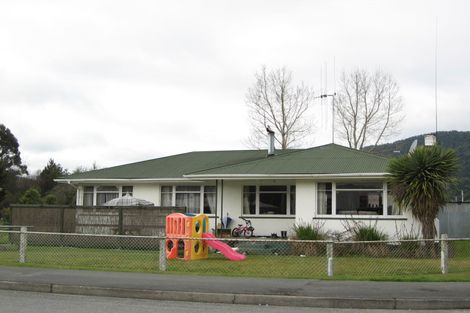 Photo of property in 123 Fairfax Street, Murchison, 7007