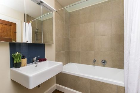 Photo of property in 17 Fairview Crescent, Kelburn, Wellington, 6012