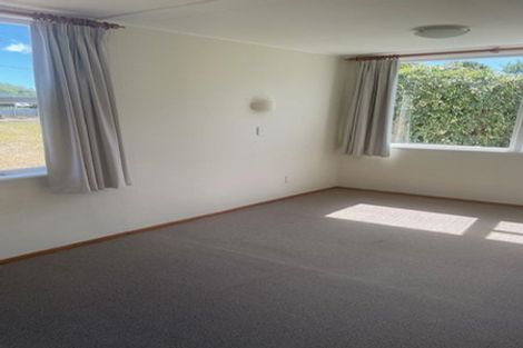 Photo of property in 21 Rauparaha Street, Waikanae Beach, Waikanae, 5036
