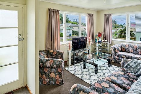 Photo of property in 44 Cardiff Crescent, Cannons Creek, Porirua, 5024