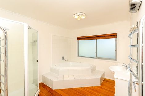 Photo of property in 82 Wairau Road, Oakura, 4314