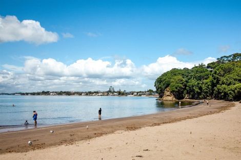 Photo of property in 2/4 The Esplanade, Castor Bay, Auckland, 0620