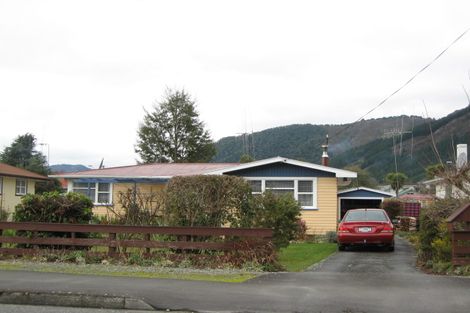 Photo of property in 131 Fairfax Street, Murchison, 7007