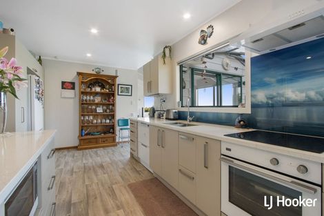 Photo of property in 117 Athenree Road, Athenree, Katikati, 3177