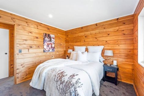 Photo of property in 1/80 Browns Bay Road, Rothesay Bay, Auckland, 0630