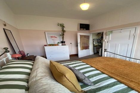 Photo of property in 8 Rixon Grove, Mount Victoria, Wellington, 6011