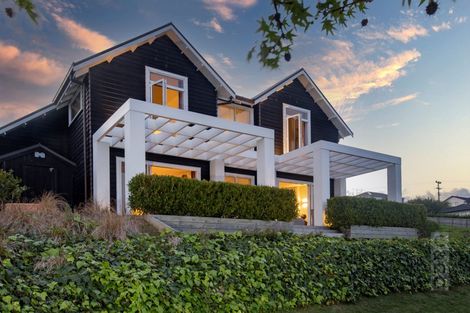 Photo of property in 10 Tauwaka Crescent, Riverhead, 0820