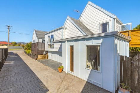 Photo of property in 13 Walton Road, Paraparaumu Beach, Paraparaumu, 5032