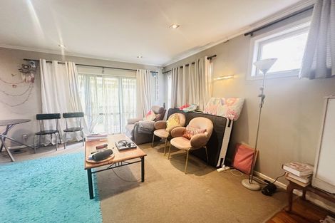 Photo of property in 64 Golf Road, New Lynn, Auckland, 0600