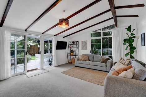 Photo of property in 5 Prudence Place, Oakura, 4314