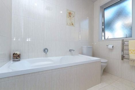 Photo of property in 15 Roadley Avenue, Sunnyhills, Auckland, 2010