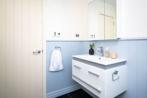 Photo of property in 26 The Esplanade, Westshore, Napier, 4110