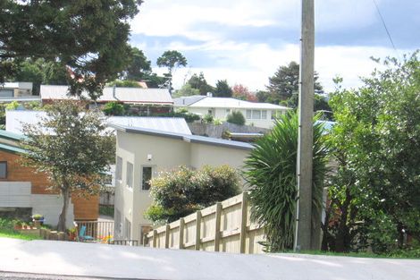 Photo of property in 2 Eastglen Road, Glen Eden, Auckland, 0602