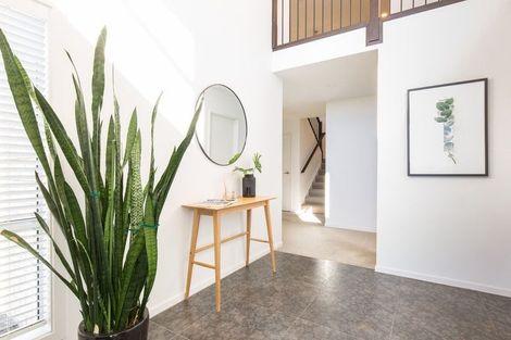 Photo of property in 84 Lake Panorama Drive, Henderson Valley, Auckland, 0612