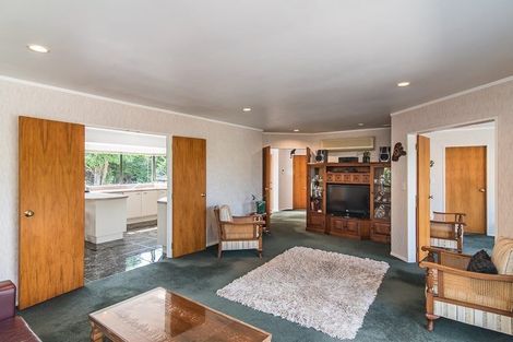 Photo of property in 11 Hurworth Grove, Waikanae, 5036