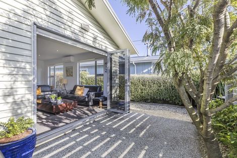 Photo of property in 13a Wayside, Miramar, Wellington, 6022