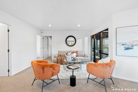 Photo of property in 2/26 Unsworth Drive, Unsworth Heights, Auckland, 0632