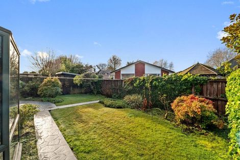 Photo of property in 2/50 Crofton Road, Harewood, Christchurch, 8051