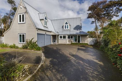 Photo of property in 27 Springdale Grove, Fitzherbert, Palmerston North, 4410