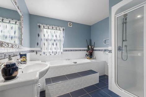 Photo of property in 33 Harbour View Road, Omokoroa, 3114