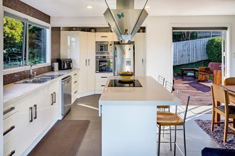 Photo of property in 92 Mana View Road, Paremata, Porirua, 5026