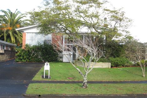 Photo of property in 1 Frank Place, Hillpark, Auckland, 2102
