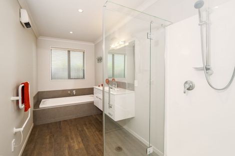 Photo of property in 6 Woodhurst Drive, Casebrook, Christchurch, 8051