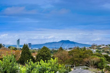 Photo of property in 12 Gretel Place, Hillcrest, Auckland, 0627