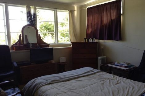 Photo of property in 10 Taungata Road, York Bay, Lower Hutt, 5013