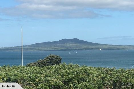 Photo of property in 23 Seaview Road, Castor Bay, Auckland, 0620