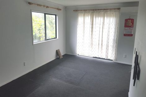 Photo of property in 18 Kiernan Place, Kelston, Auckland, 0602