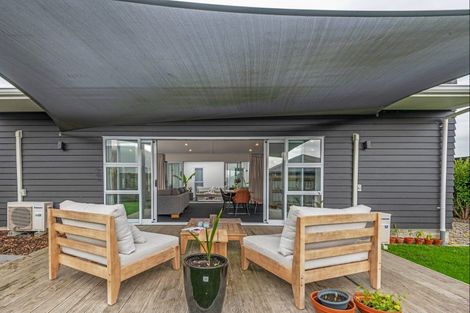 Photo of property in 10 Monaco Grove, Fitzherbert, Palmerston North, 4410