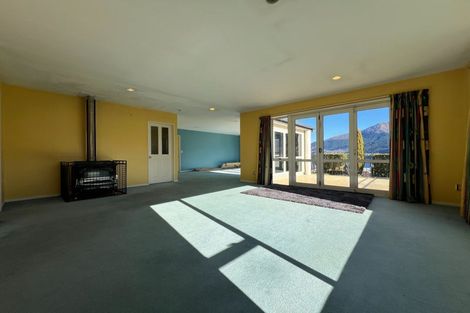 Photo of property in 2 Garland Terrace, Kelvin Heights, Queenstown, 9300