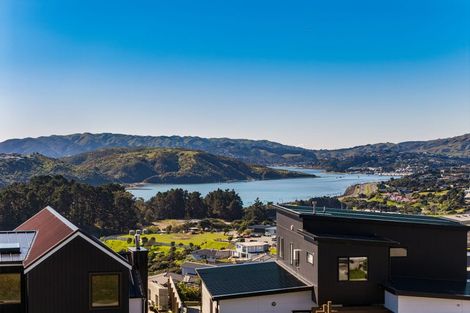 Photo of property in 107 Queen Charlotte Drive, Aotea, Porirua, 5024
