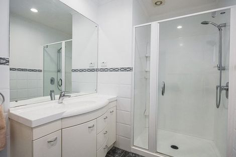 Photo of property in 175 Glenfield Road, Hillcrest, Auckland, 0627
