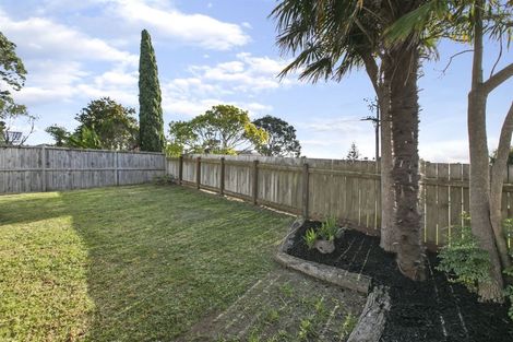 Photo of property in 1/35 Verran Road, Birkenhead, Auckland, 0626