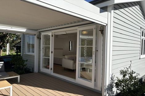 Photo of property in 43a Pohutukawa Avenue, Red Beach, 0932