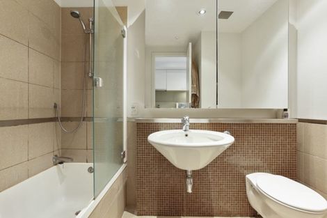 Photo of property in Latitude 37 East Apartments, 2l/20 Pakenham Street East, Auckland Central, Auckland, 1010