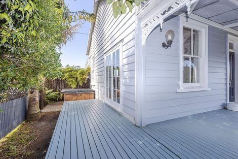 Photo of property in 2 Smith Street, Raglan, 3225