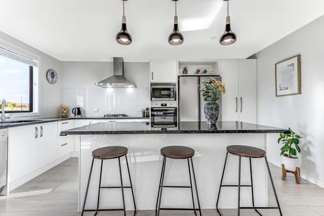 Photo of property in 18 Te Tiireke Drive, Glenview, Hamilton, 3206