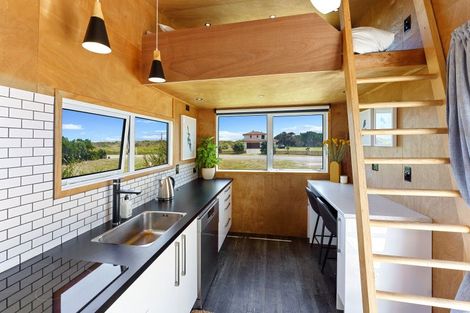 Photo of property in 47 Reay Mackay Grove, Waikawa Beach, Levin, 5573