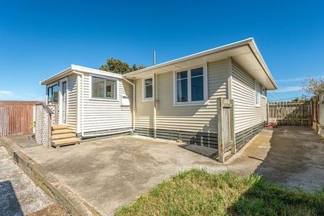 Photo of property in 12 Matai Street, Castlecliff, Whanganui, 4501