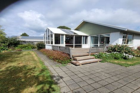 Photo of property in 16 Freebairn Street, Redwood, Christchurch, 8051