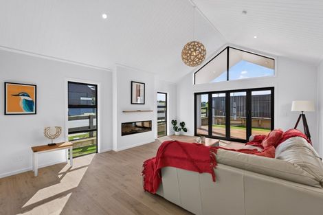 Photo of property in 8 Annie Aranui Drive, Poraiti, 4182