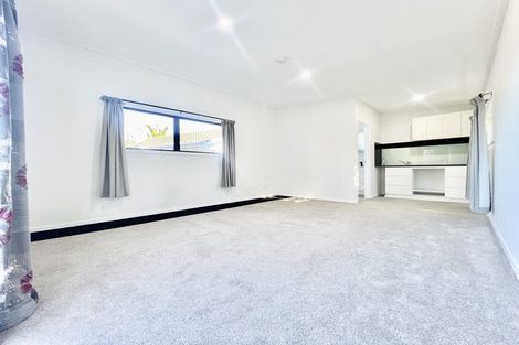 Photo of property in 24 Catkin Crescent, Papatoetoe, Auckland, 2025