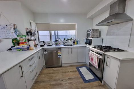 Photo of property in 26 Brashier Circle, Sunnyvale, Auckland, 0612
