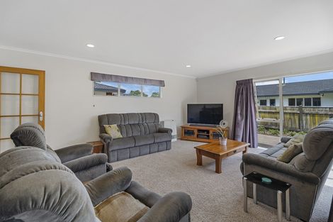 Photo of property in 17d Kinross Drive, Merrilands, New Plymouth, 4312